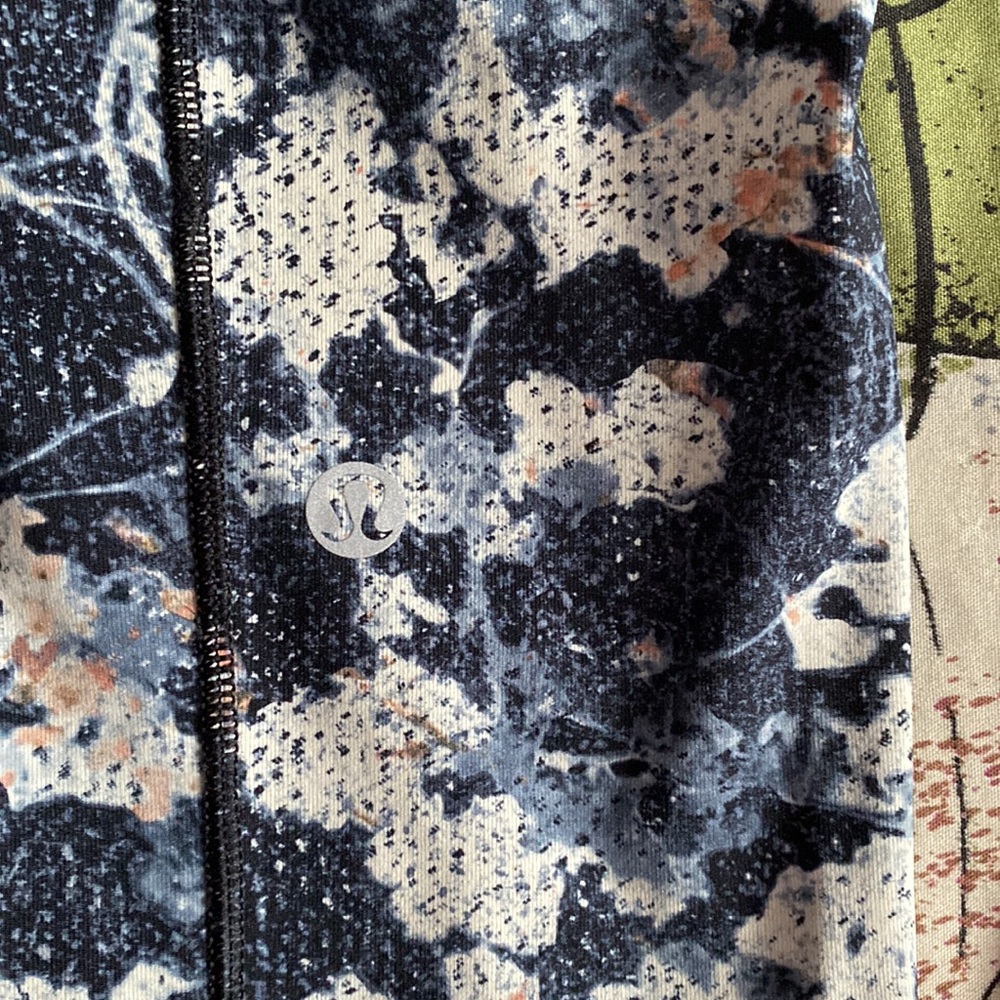 Lululemon Speed Up Crop - Picture 8 of 9